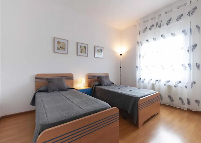 In With Sea Views & Pool Daire